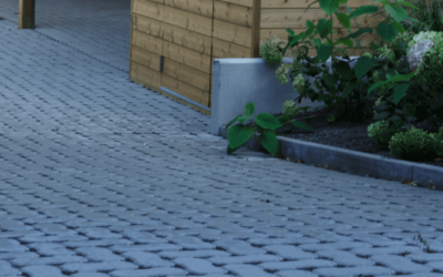 Goedkope waterdoorlatende klinkers voor je oprit: slim kopen zonder foute opbouw